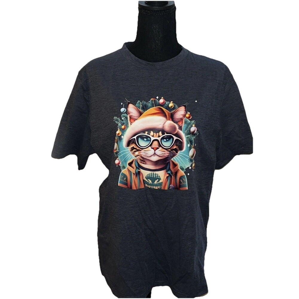 Christmas Cat  100% Polyester Short Sleeve Graphic Multicolor Medium T-Shirt